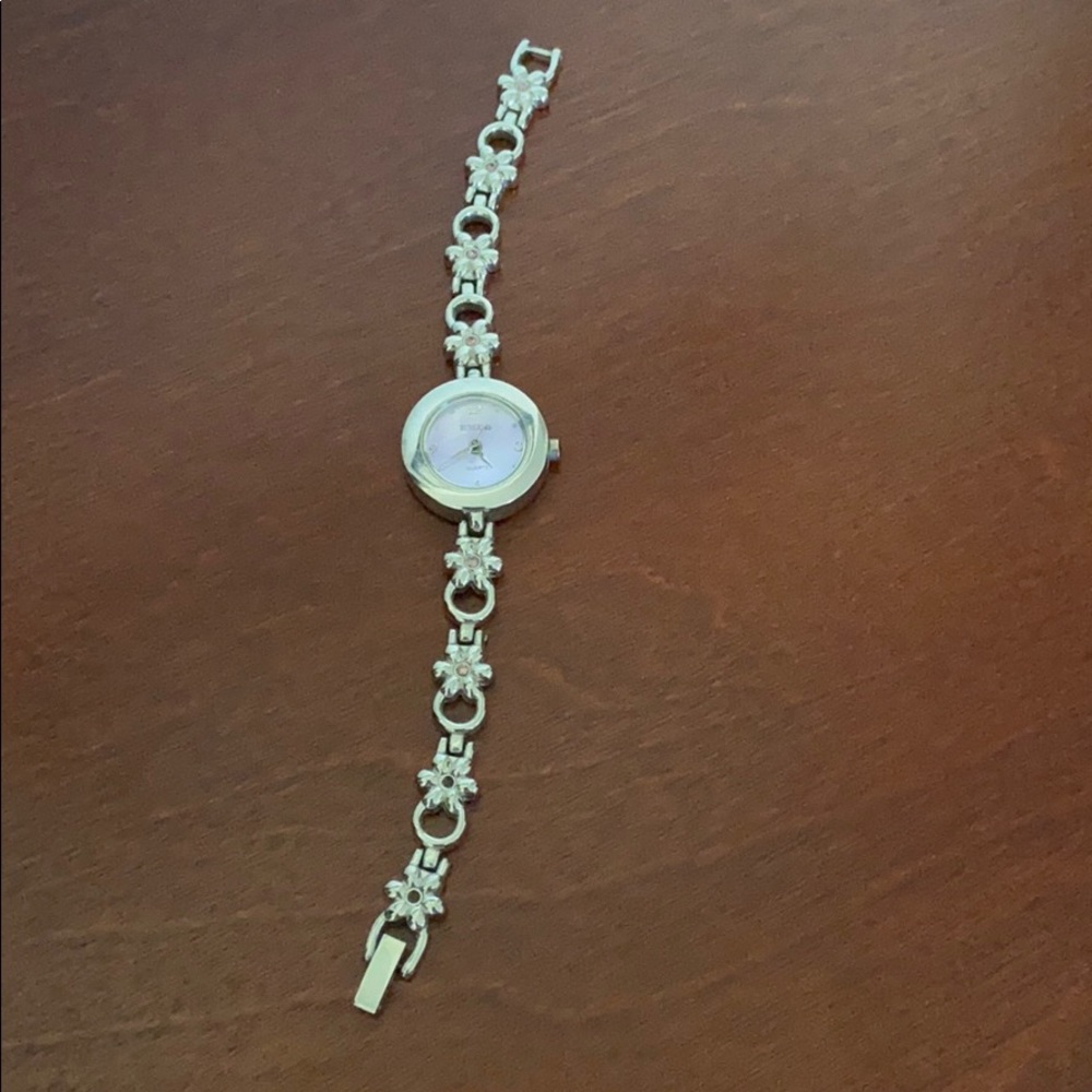 Cute dainty watch by Rumours
